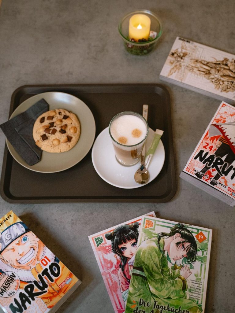 Unsere vielen Variationen an Snacks, Kaffee und Spielen sowie Mangas und Comics bieten eine perfekte Grundlage um neues zu entdecken und Spaß zu haben.