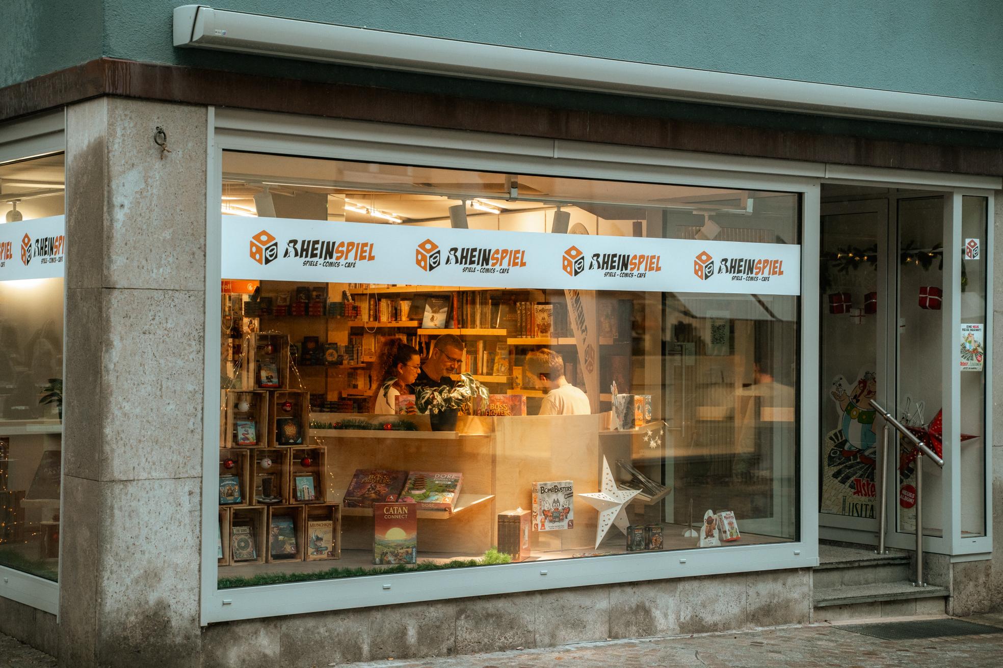 Das RheinSpiel Café und Spielegeschäft in Bad Säckingen - Spielehandel und Café in einem. Wir bieten Mangas, Comics und Spiele zum Verkauf und auch zum Testen an.